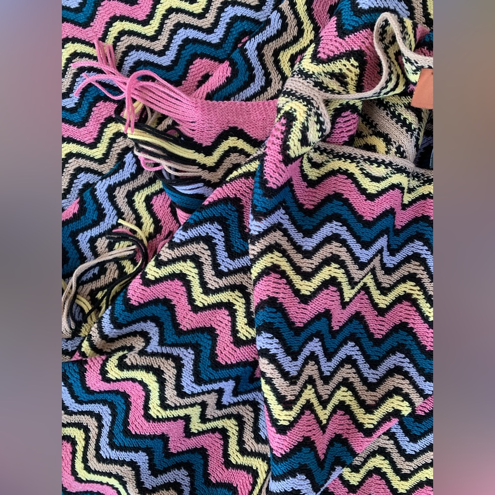 🥰♥️🥰 Missoni multi coloured women’s poncho - Picture 8 of 9